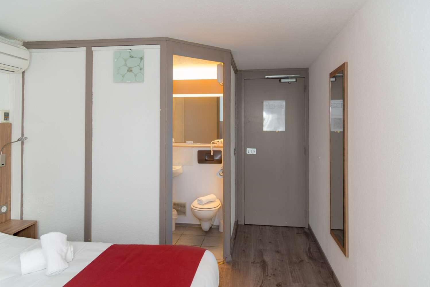 Brit Hotel Plaisance A9/A61 Нарбонн Екстер'єр фото