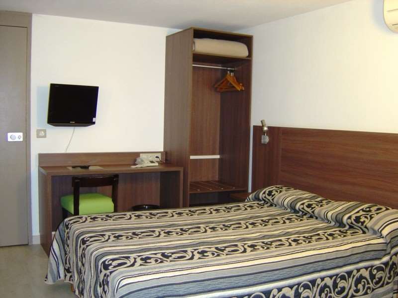 Brit Hotel Plaisance A9/A61 Нарбонн Номер фото